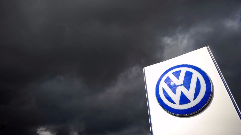 VW owners seek trial if there's no fix in emissions case