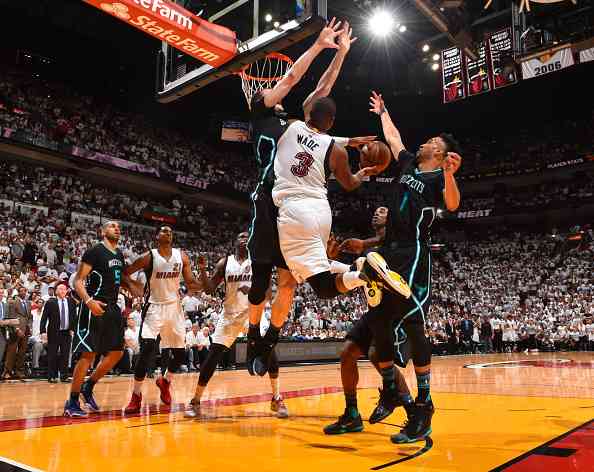 Wade did not draw a foul on this play which could have tied Game 5 for Miami in the final seconds