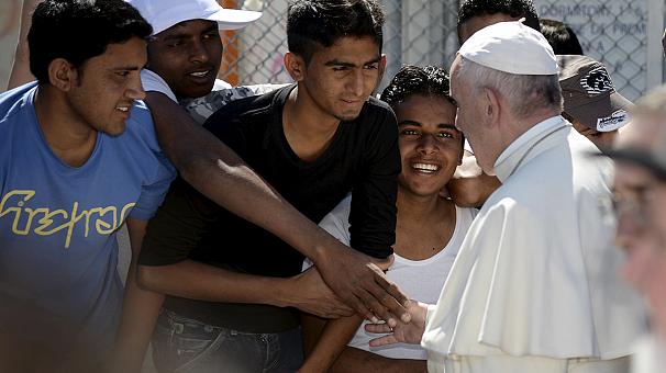 “Do not lose hope” Pope tells migrants on Lesbos