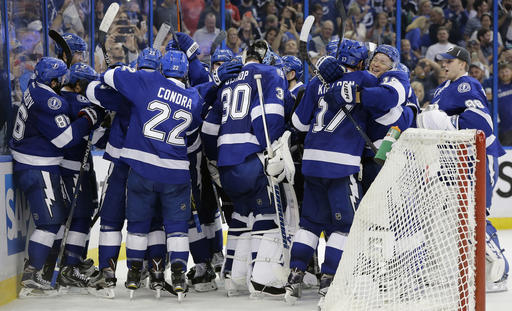 Jonathan Drouin's 3 assists help Lightning top Red Wings 3-2