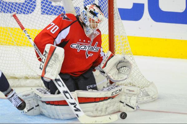 NHL Playoffs: Flyers fend off Capitals, 2-0, to stay alive