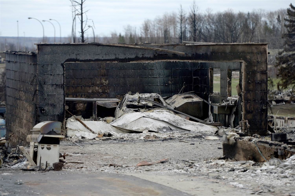 Image Burned car in Fort McMurray