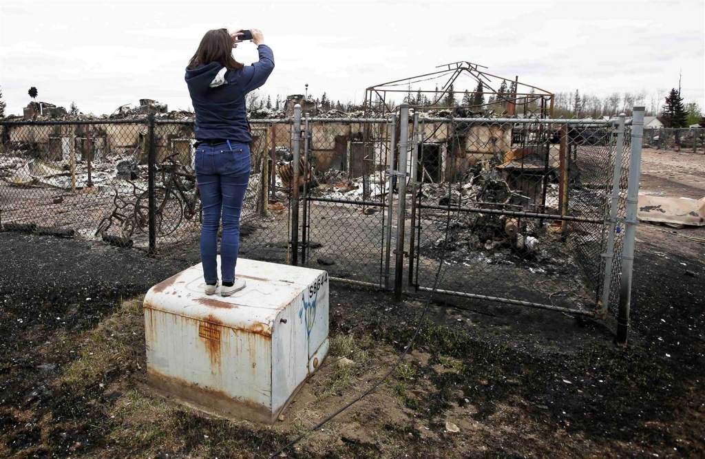 Image Burned ruins in Fort McMurray