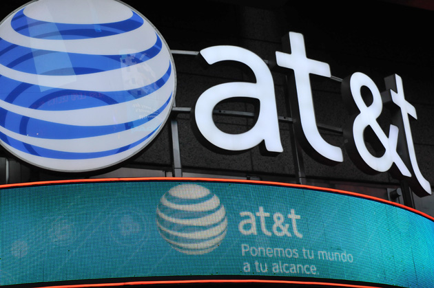 Yahoo's newest suitor for its Internet business: AT&T