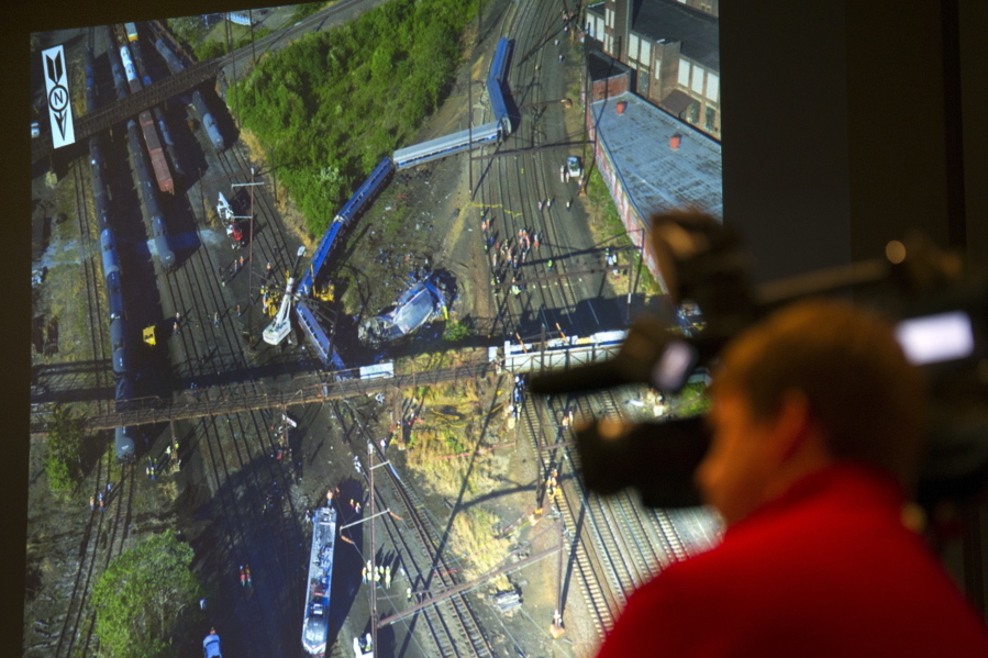 Feds: Amtrak 188 engineer distracted prior to derailment