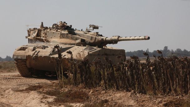 An IDF tank near the Gaza border Elihau Hershkovitz