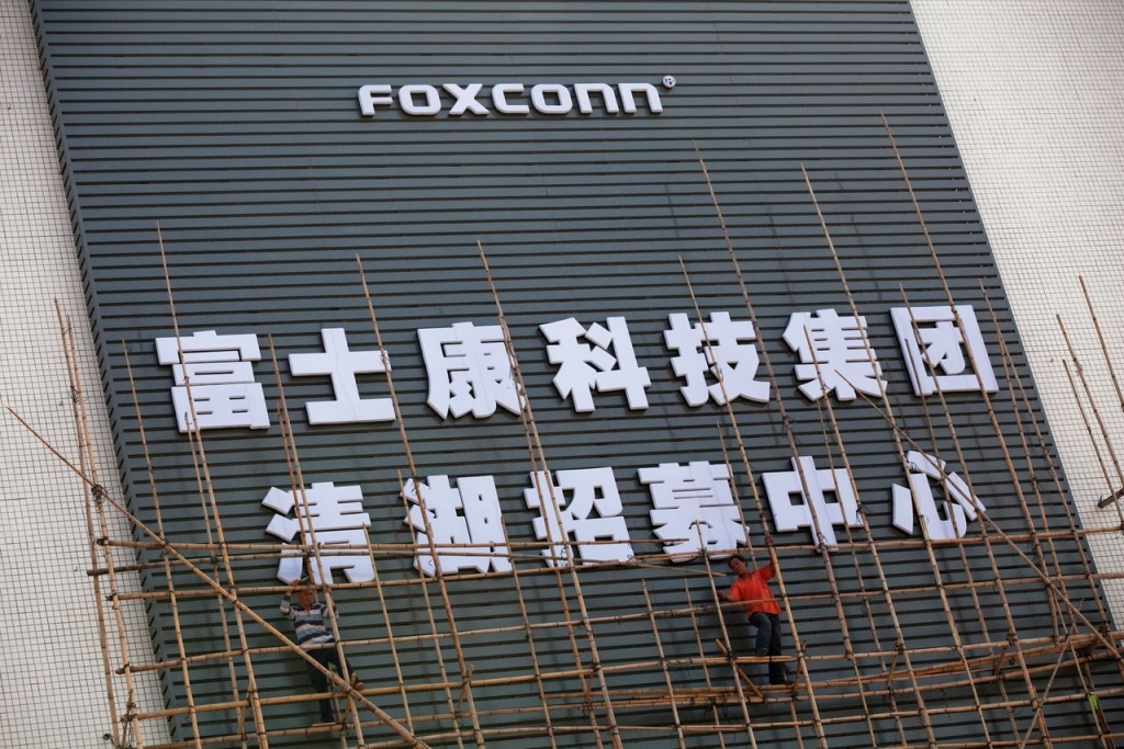 Foxconn cuts 60000 jobs, replaces with robots