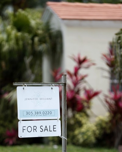 Mortgage Loan Rates Rose, Applications Fell Last Week