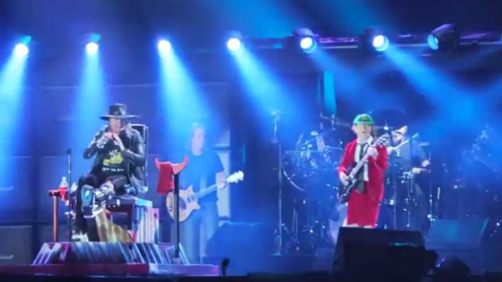 Axl Rose makes AC/DC debut