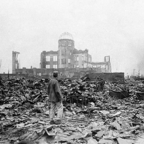 Obama to pay historic visit to Hiroshima this month