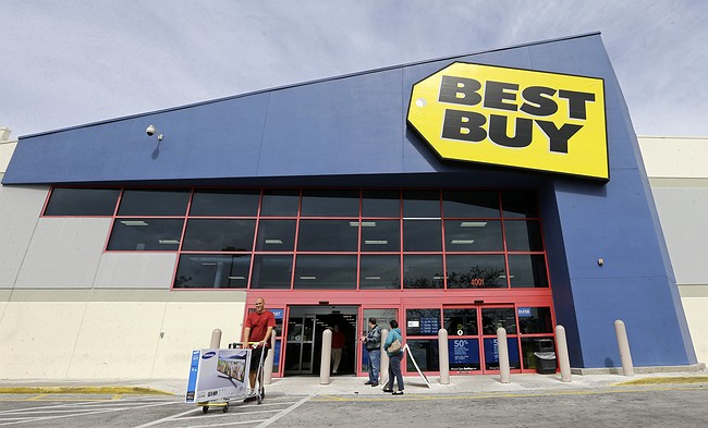 Best Buy tops Street 1Q forecasts