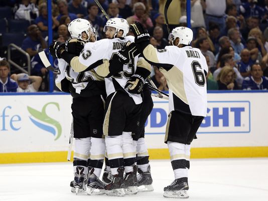 Penguins dominate Lightning in Game 3, take series lead