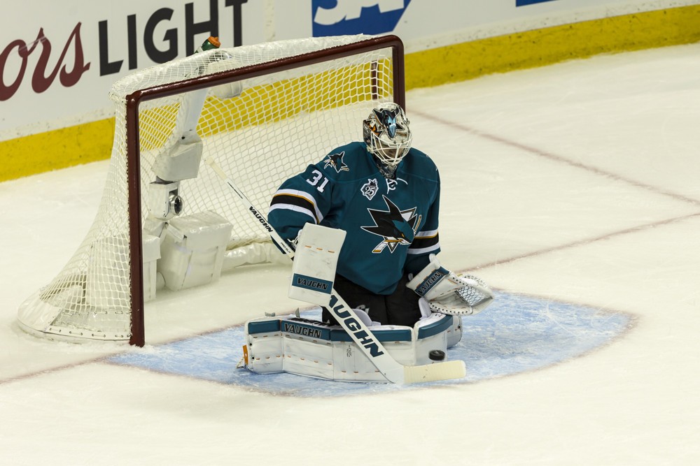 Jones' 2nd shutout gives Sharks 2-1 series lead over Blues