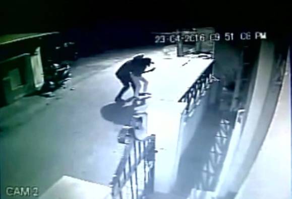 Caught on CCTV Woman dragged & kidnapped in public view in Bengaluru