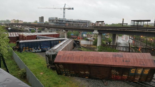 CSX train derails in Northeast D.C., possible hazardous leak