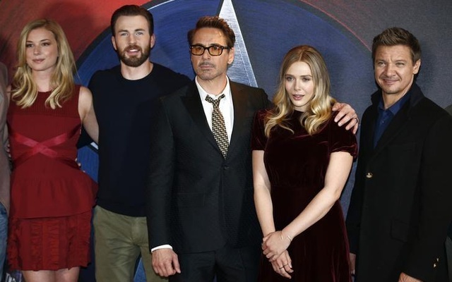 Actors Emily VanCamp Chris Evans Robert Downey Jr Elizabeth Olsen and Jeremy Renner pose for