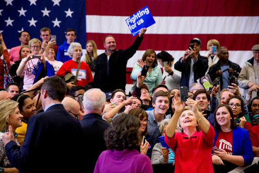 Clinton stumps in Kentucky to charm white working man