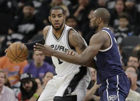 LaMarcus Aldridge sat out the fourth quarter and still had 38 points for the Spurs