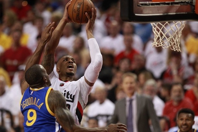 Damian Lillard scores a playoff career high 40 points to lead the Blazers to a game 3 victory against Golden State