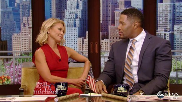 Michael Strahan & Kelly Ripa Win Big At Daytime Emmys Amidst 'Live' Drama — Awkward