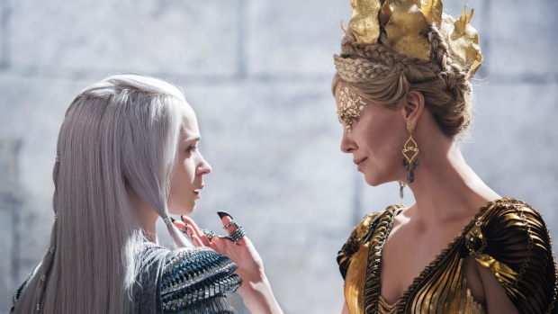 Charlize Theron and Emily Blunt in The Huntsman