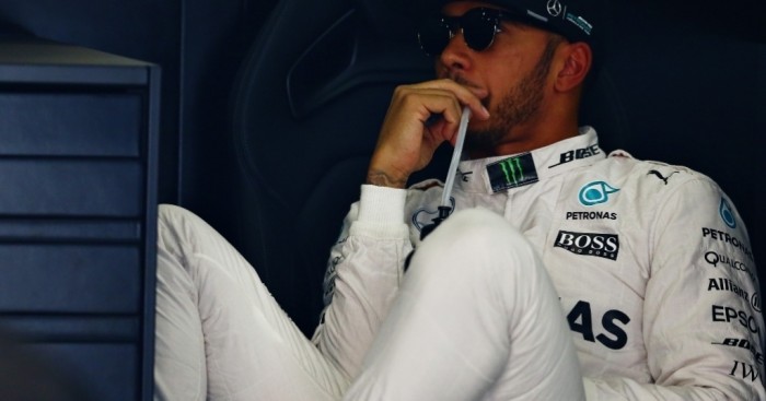 1022.6666666666666x767__origin__0x0_Lewis_Hamilton_waiting_china