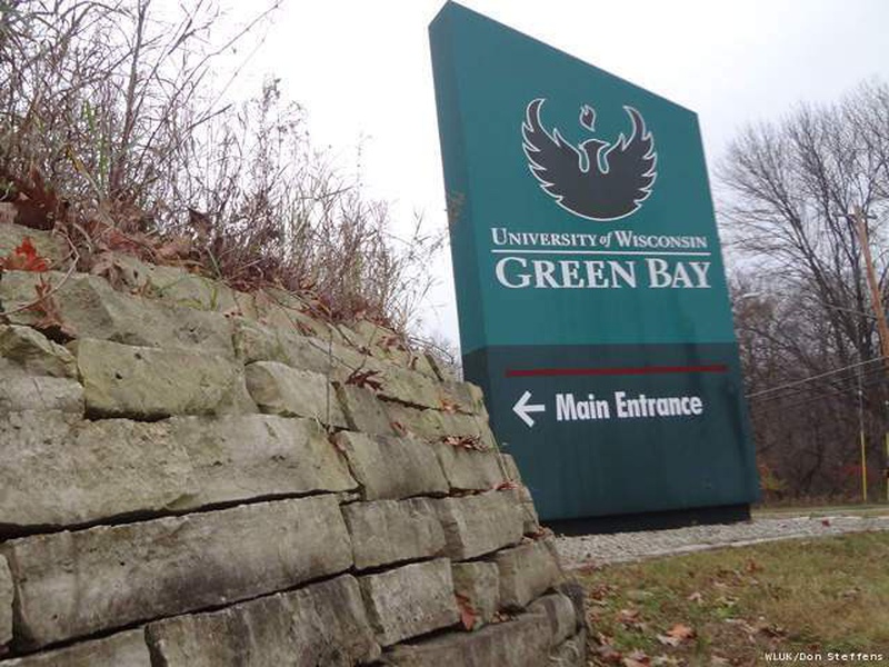 Entrance to the University of Wisconsin Green Bay campus