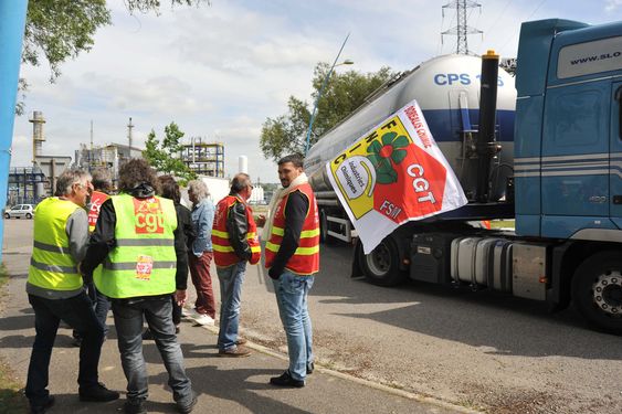 France: Day of strikes, protests, fuel blockades over labor