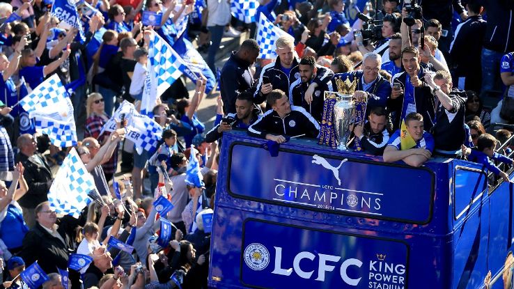 Leicester celebrate Premier League title with more than 100,000 fans