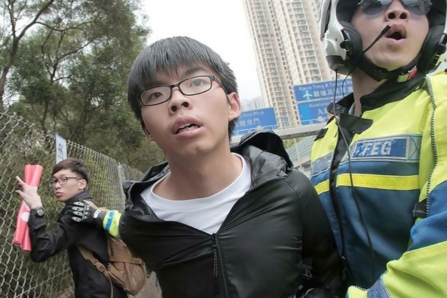 Hong Kong protesters detained after bid to stop China official