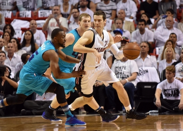 Hornets snap playoff skid with win over Heat, Pacers pull level