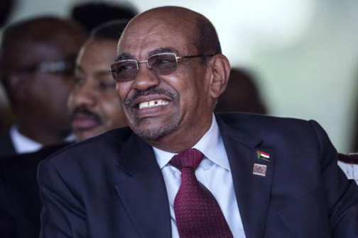 Omar Al Bashir arrives in Uganda amid calls for his arrest