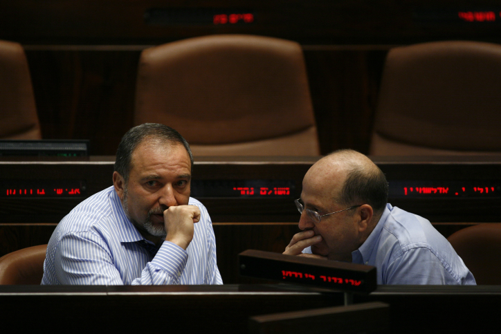 Foreign Minister Avigdor Liberman speaks with vice Prime Minister Moshe Ya'alon during a session in the Knesset June 2009