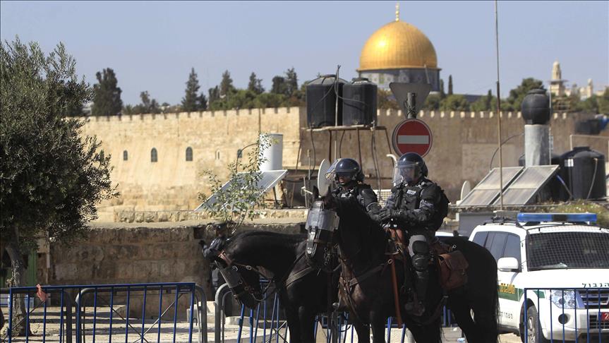 Scores of Jewish settlers storm Al Aqsa compound