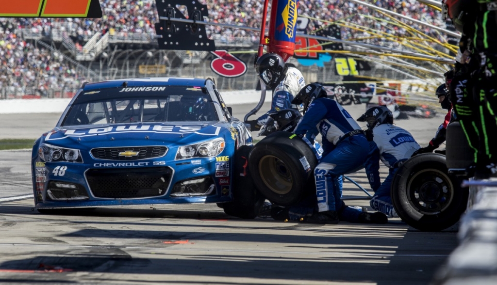 Jimmy Johnson and his pit crew during a stop