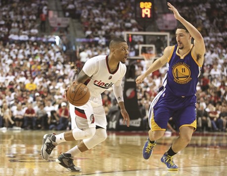 Damian Lillard scores 40 points and Portland beats Golden State as Stephen Curry sits out Game 3