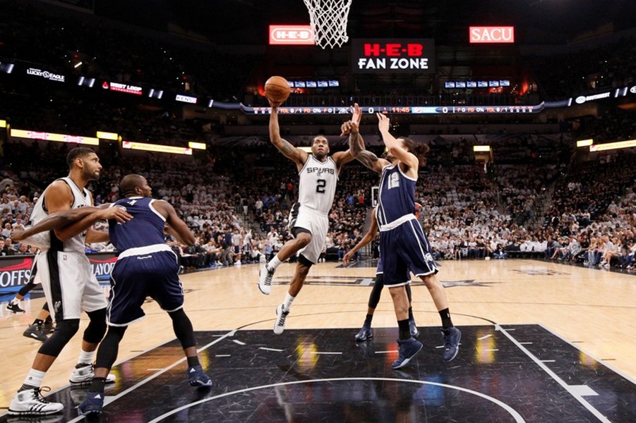 Spurs untouchable in San Antonio; beat Thunder 124-92