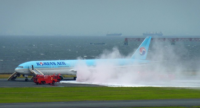 Korean Air jet has apparent engine fire at Tokyo airport