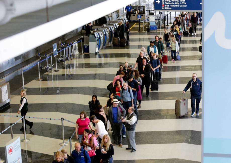 Sea-Tac Airport to hire 90 contractors to help shrink security lines