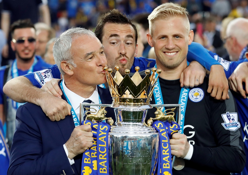 Ranieri accepts Bearzot award in Rome after Leicester title