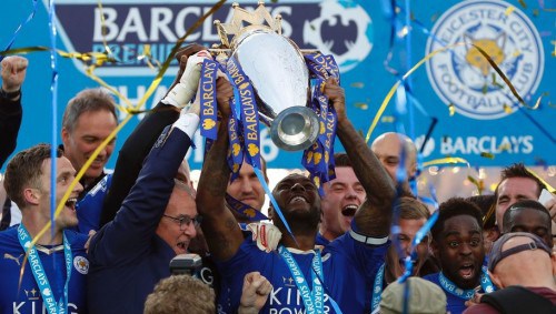 Leicester City's Italian manager Claudio Ranieri and Leicester City's English defender Wes Morgan hold up the Premier league trophy after winning the league and the English Premier League football match between Leicester City and Everton at King Powe