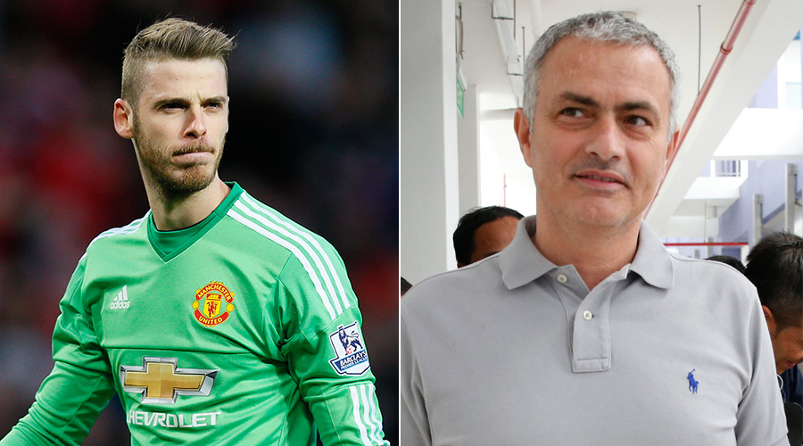 Manchester United's David De Gea and Former Chelsea manager Jose Mourinho