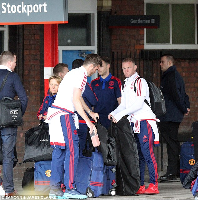 Manchester United stars Wayne Rooney and Michael Carrick arrive at Stockport train station