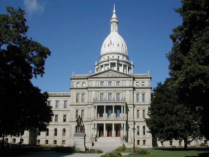 Article_landing_michigan_state_capitol_15138