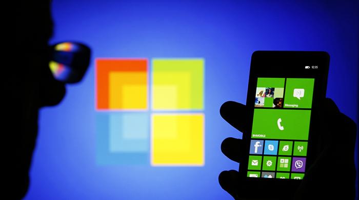 Microsoft retreats in smartphone battle 1,850 jobs could go
				0