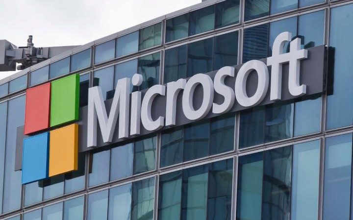 Microsoft cuts more jobs in troubled mobile unit