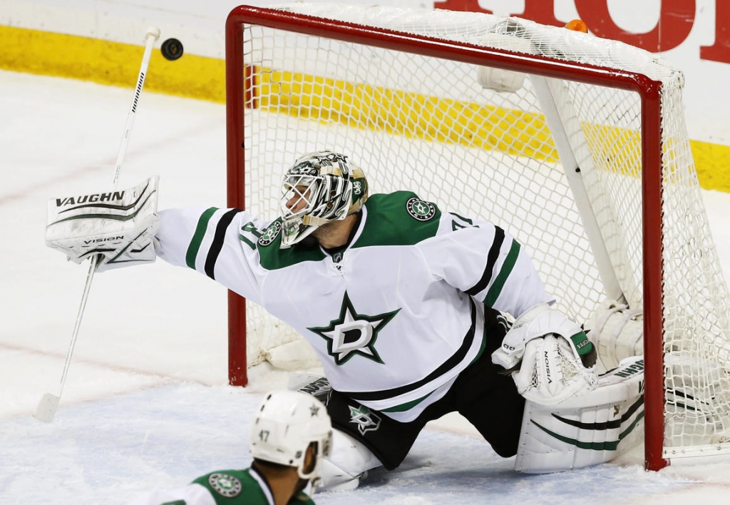 Wild rallies to beat Stars 5-3 in Game 3