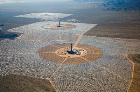 Fire Breaks Out at the Largest Solar Plant in the World due to Misaligned Mirrors