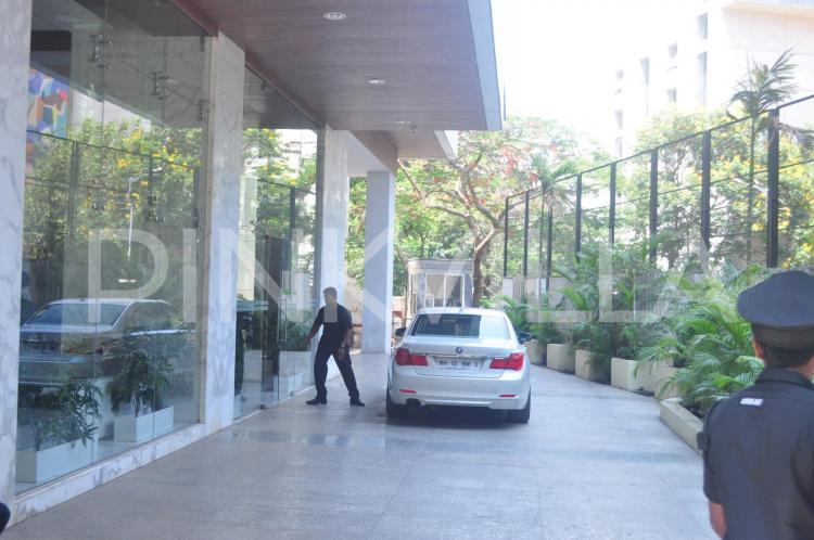 Hrithik vs Kangana: Cyber cell team reaches Kangana's residence