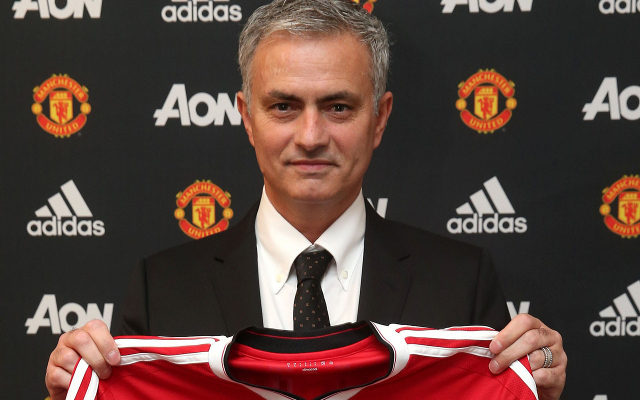 Official Manchester United appoint Jose Mourinho as new manager